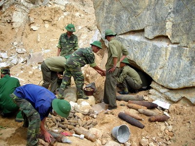 越南集中消除战后遗留爆炸物危害