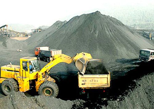 阮富仲视察越南煤炭与矿产集团