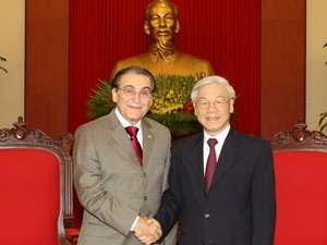 越共中央总书记阮富仲会见巴西共产党主席雷纳托·拉贝洛