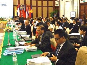 越南出席第九届东盟经济共同体(AEC)理事会会议