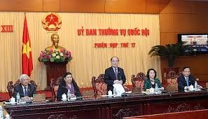 越南国会常委会讨论土地法修正草案并举行闭幕会议