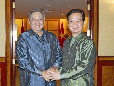 阮晋勇分别会见印度尼西亚总统苏西洛和文莱苏丹博尔基亚