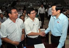 越南国家主席张晋创与胡志明市第一郡选民进行接触