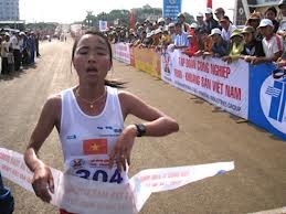 岘港举行2013年国际马拉松比赛