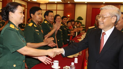 阮富仲会见出席国防工会第八次代表大会代表