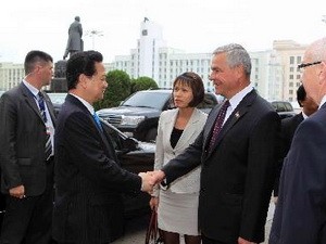 阮晋勇总理会见白俄罗斯代表院主席和共和国院副主席