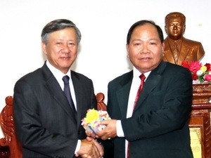 越南民族委员会代表团访问老挝