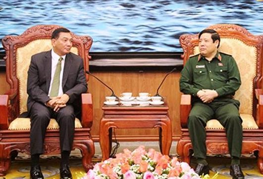 越南国防部长冯光清会见印度尼西亚国防部副部长夏弗里
