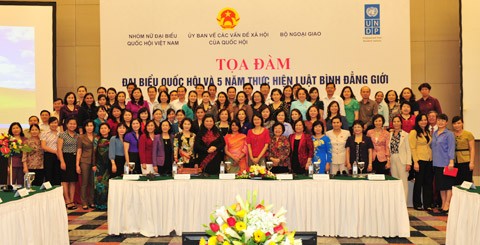 “越南国会代表与《性别平等法》实施五年”座谈会在河内举行