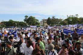 柬埔寨民众示威抗议反对派歪曲历史