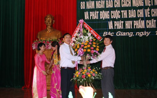 越南各地纷纷举行活动，庆祝革命新闻节88周年 