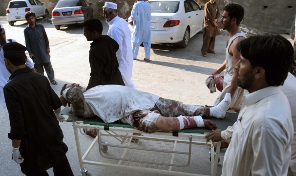 巴基斯坦发生自杀式爆炸袭击，造成多人死伤