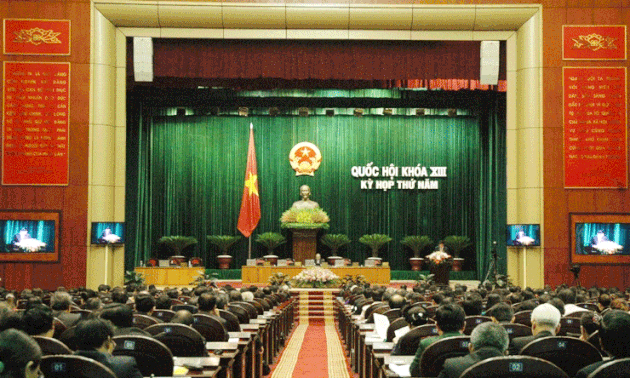 越南国会通过6部法律、决议，讨论《投标法》修正案
