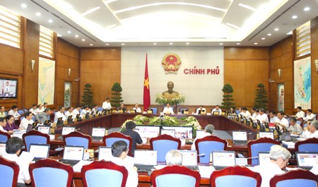 越南政府举行6月份工作例会