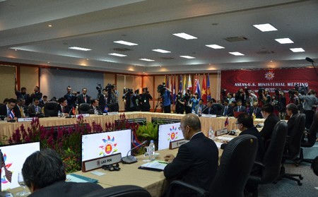 东盟地区论坛和东亚峰会外长会议在文莱开幕