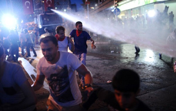 土耳其和保加利亚反政府抗议示威浪潮仍未平息