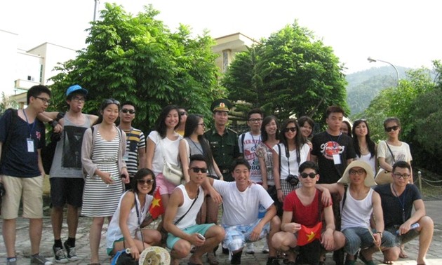 2013年越南夏令营结束在河江省的活动