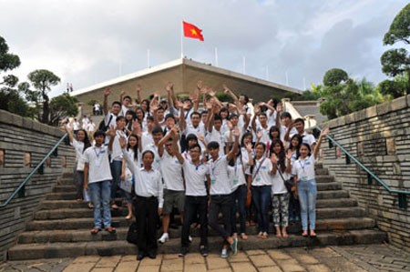 2013年越南夏令营代表与胡志明市青年交流