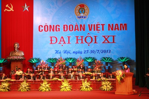 越南工会第十一次全国代表大会与会代表讨论提高各级工会工作质量