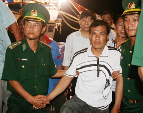 越南方面救助一名海上遇险中国渔民