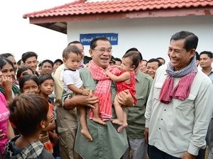柬埔寨首相洪森呼吁全民为国家和平而团结一心