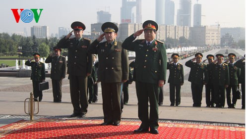 越南国防部长冯光清谈访俄成果