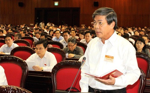 越南国会常务委员会对司法部和资源环境部部长进行质询