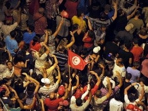 突尼斯民众举行抗议示威要求现政府下台
