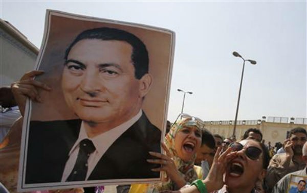 埃及推迟对穆巴拉克和穆斯林兄弟会领导人审讯