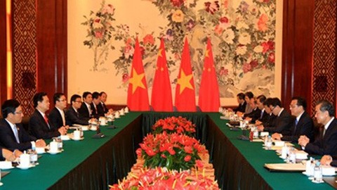 越南政府总理阮晋勇同中国国务院总理李克强举行会谈