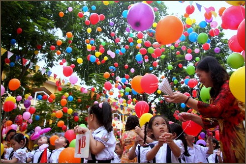 越南党政领导人出席各所学校新学年开学典礼