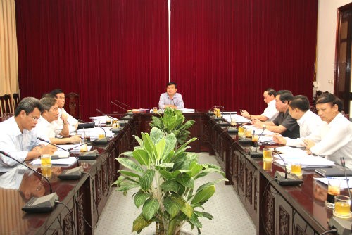 越共中央政治局检查团与交通运输部党组进行座谈