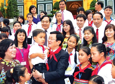 越南国家主席张晋创向全国少年儿童致信祝贺中秋节