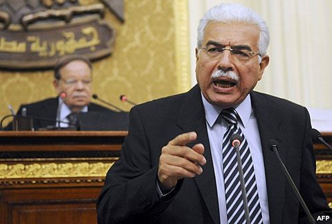 埃及法院下令逮捕前总理甘迪勒