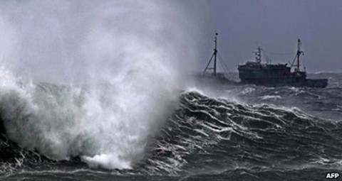 台风“蝴蝶”造成中国广东三艘渔船沉没