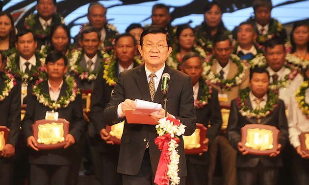 “2013年优秀越南农民”称号授予仪式举行