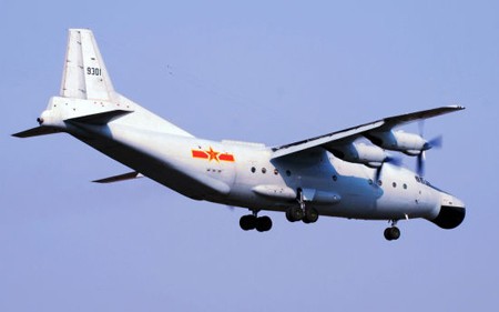 中国飞机出现在日本冲绳主岛海域