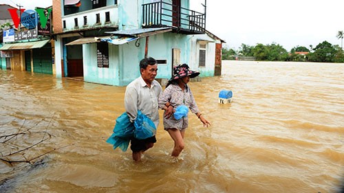 越南政府总理指导克服中部、西原地区大雨和洪灾影响