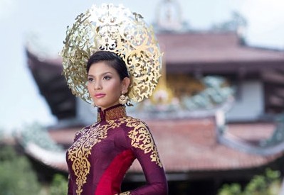 越南传统长衫—“奥黛”惊艳2013年世界环球小姐大赛