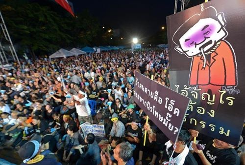 泰国民众举行示威反对特赦法草案