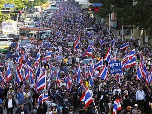 泰国总理英拉表示将不会辞职或解散国会