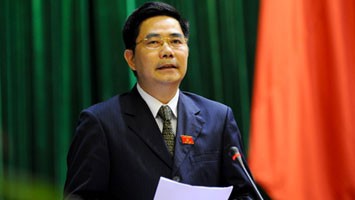越南农业与农村发展部部长接受国会质询