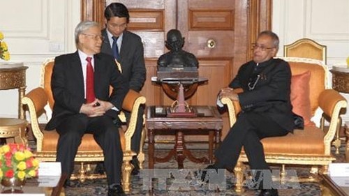 阮富仲会见印度总统慕克吉和副总统安萨里
