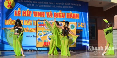 越南全国各地举行活动纪念世界艾滋病日