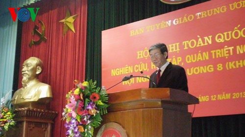 越共中央宣教部举行贯彻落实十一届八中全会决议全国会议