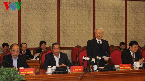 越共中央政治局与坚江省省委会举行会议