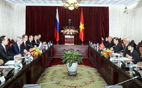 俄罗斯国家杜马代表团访问越南巴地头顿省