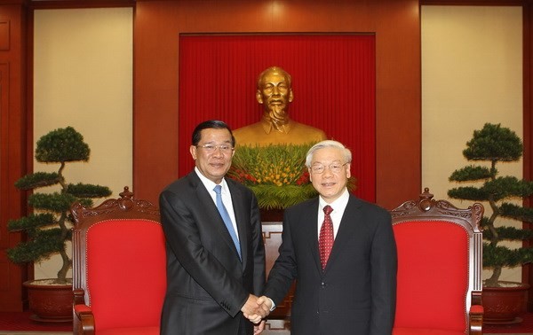 越南党和国家领导人会见柬埔寨首相洪森