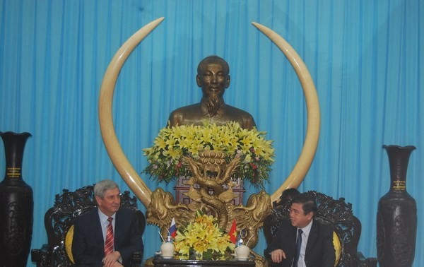 俄罗斯联邦会议国家杜马代表团访问槟知省