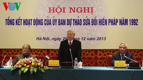 阮富仲出席1992年宪法修改委员会工作总结会议